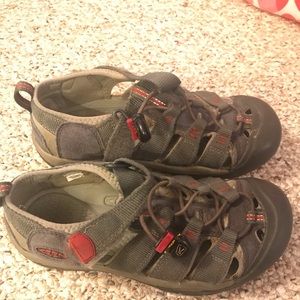 Brown and Red Keen Sandals - Boy Size 3